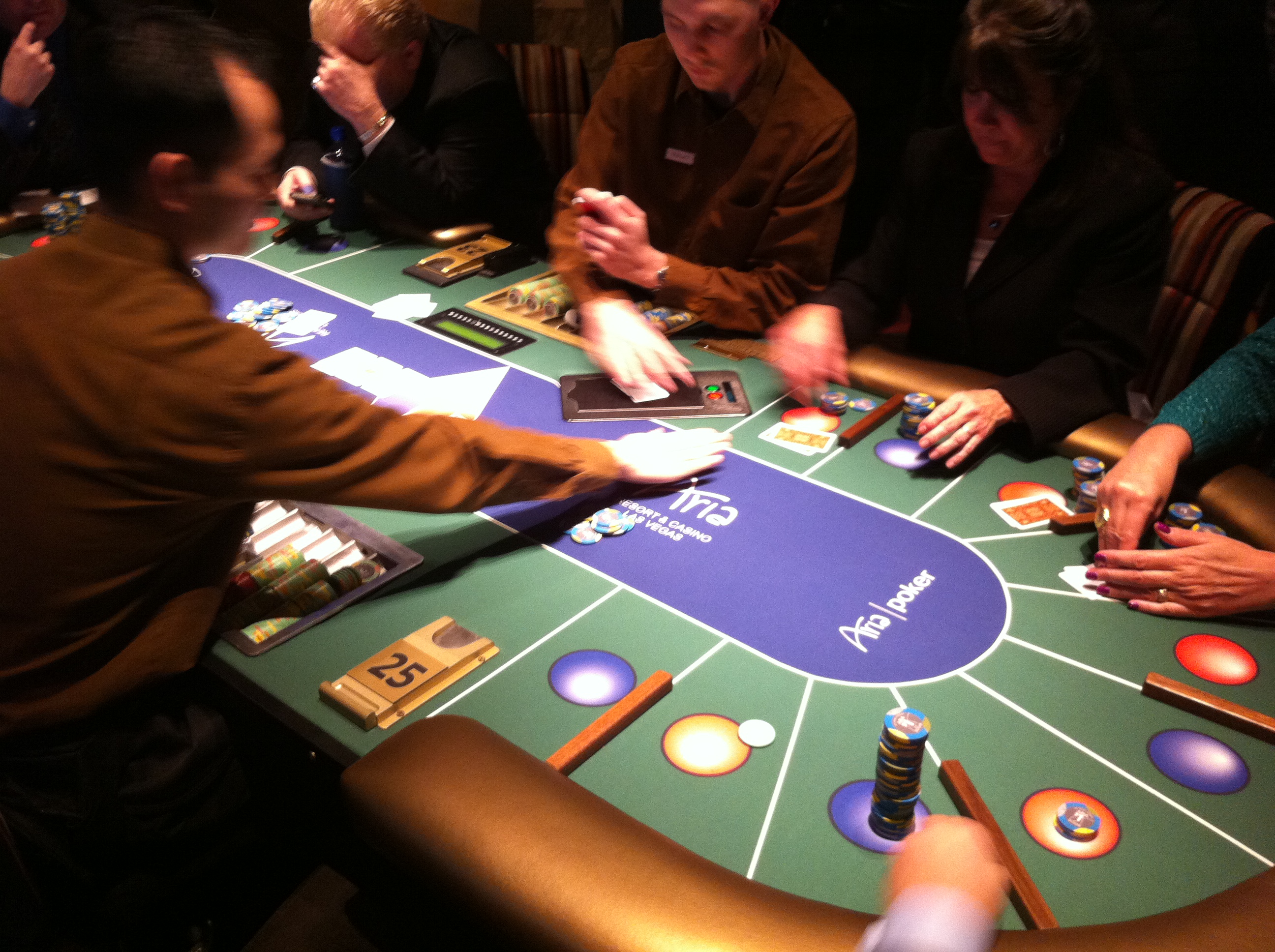 Humaan Frank Worthley gek Multi-Action Poker Table @ Aria | Nolan's blog - Travel, Food, Poker, Photos